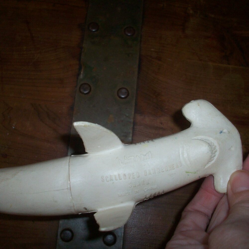 VINTAGE LARAMI SCALLOPED HAMMERHEAD SHARK TOY SHARK 11" Action Figure